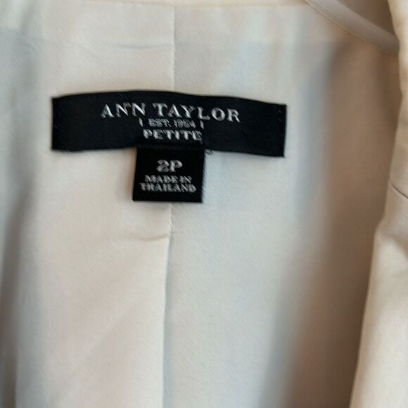 Ann Taylor women’s blazer suit jacket beige nude stretch office work size 2P EUC - Picture 4 of 9